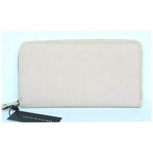 Tommy Hilfiger Women's Classic Zip Around Wallet